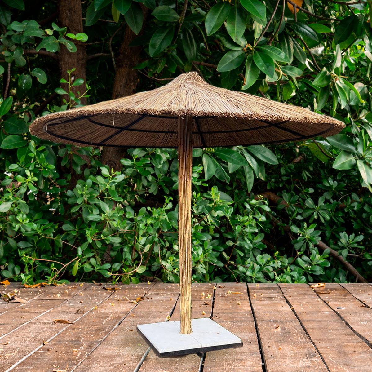 Sahilin En Doğal Hali: Hasır Plaj Şemsiyesi